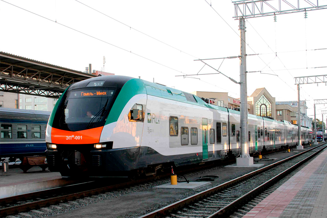 электрацягнік Stadler GTW, шкло